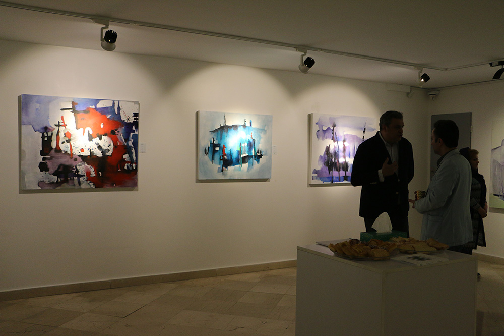 Zohreh Samadbin in villa