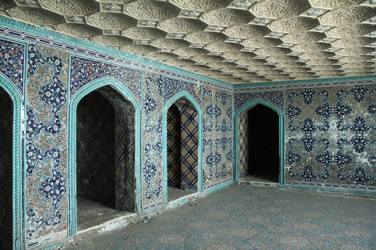 هنر دستکاری ایرانی داخل ویلا