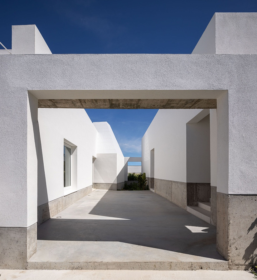 A villa with two wings