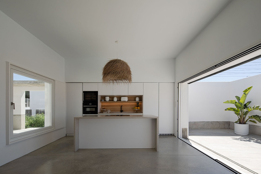 A villa with two wings