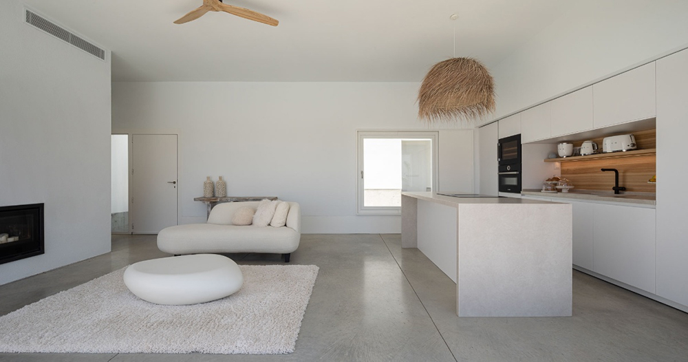 A villa with two wings