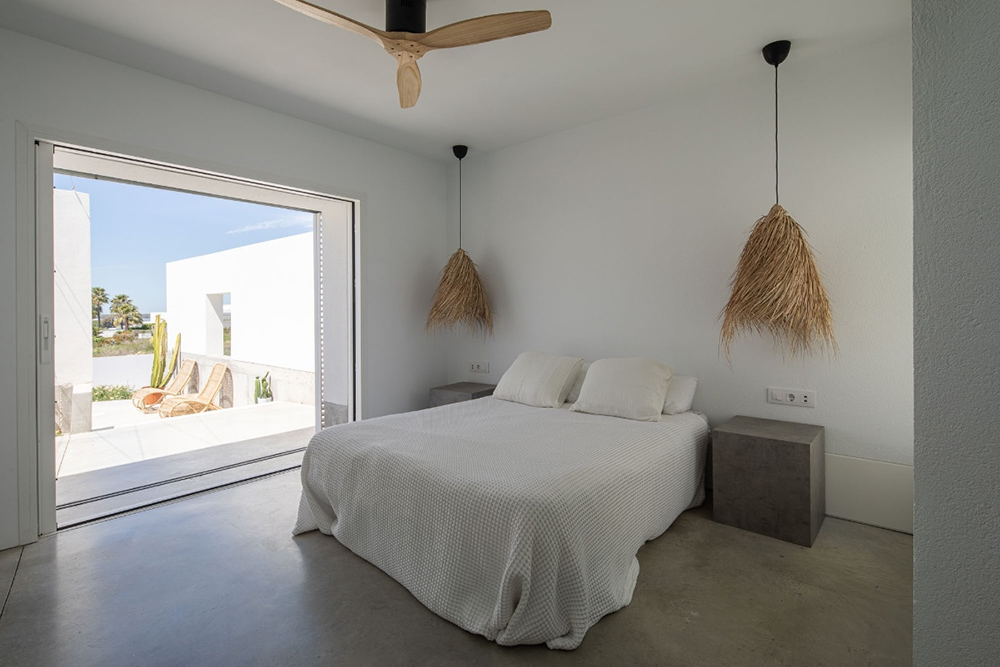 A villa with two wings