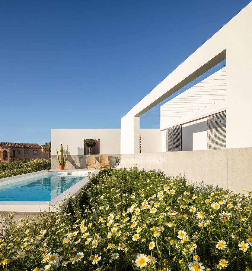 A villa with two wings