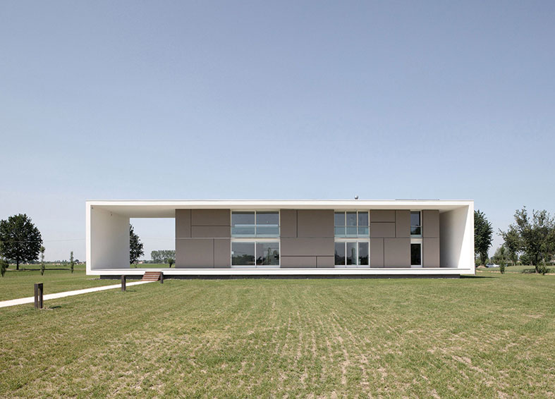 House on the Stream Morella