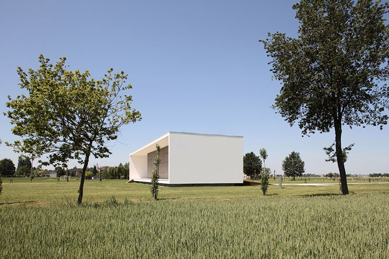 House on the Stream Morella