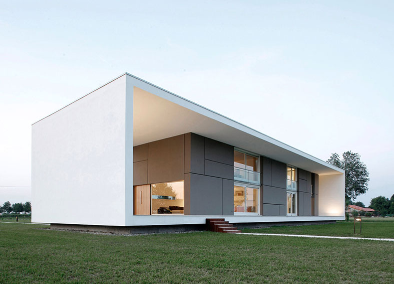 House on the Stream Morella