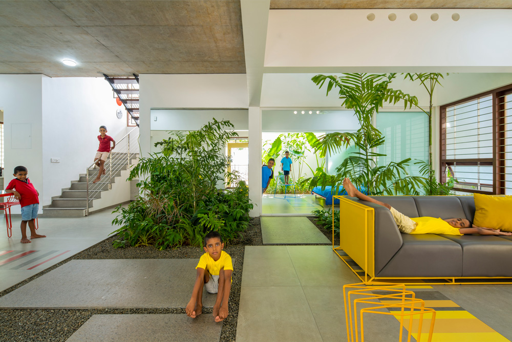 Villa That Rains Light