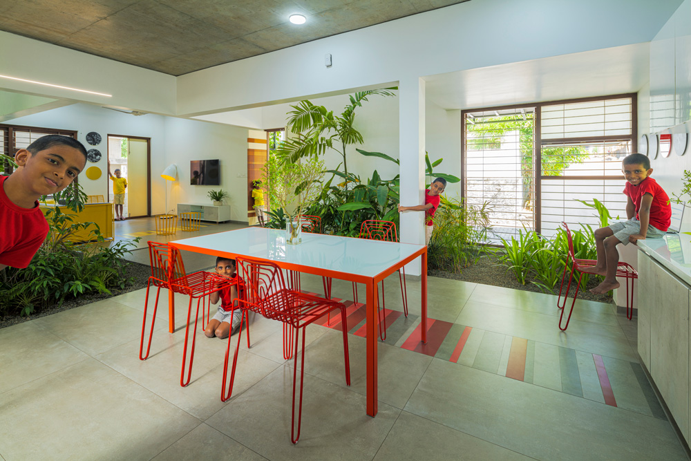 Villa That Rains Light