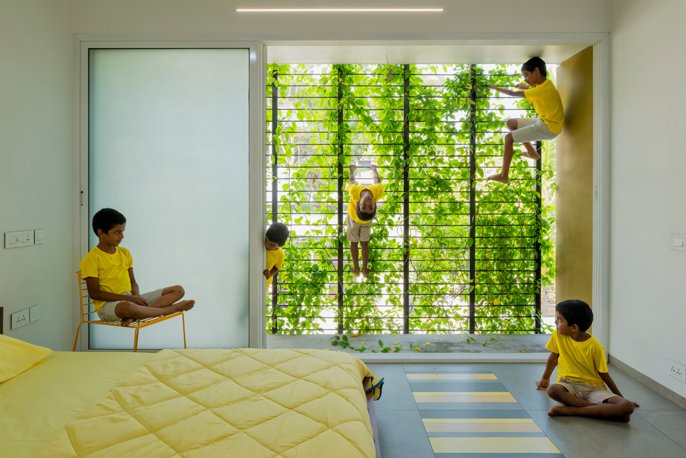 Villa That Rains Light