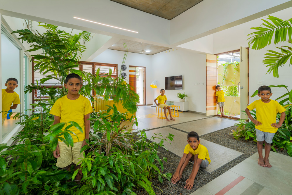 Villa That Rains Light