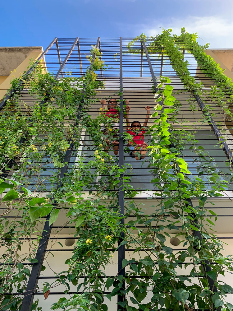 Villa That Rains Light